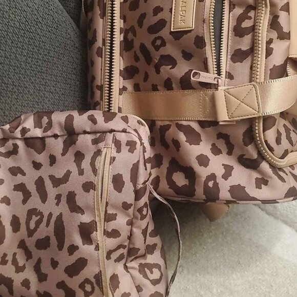 Calpak Duffle w/ bonus packing cube - Picture 3 of 5